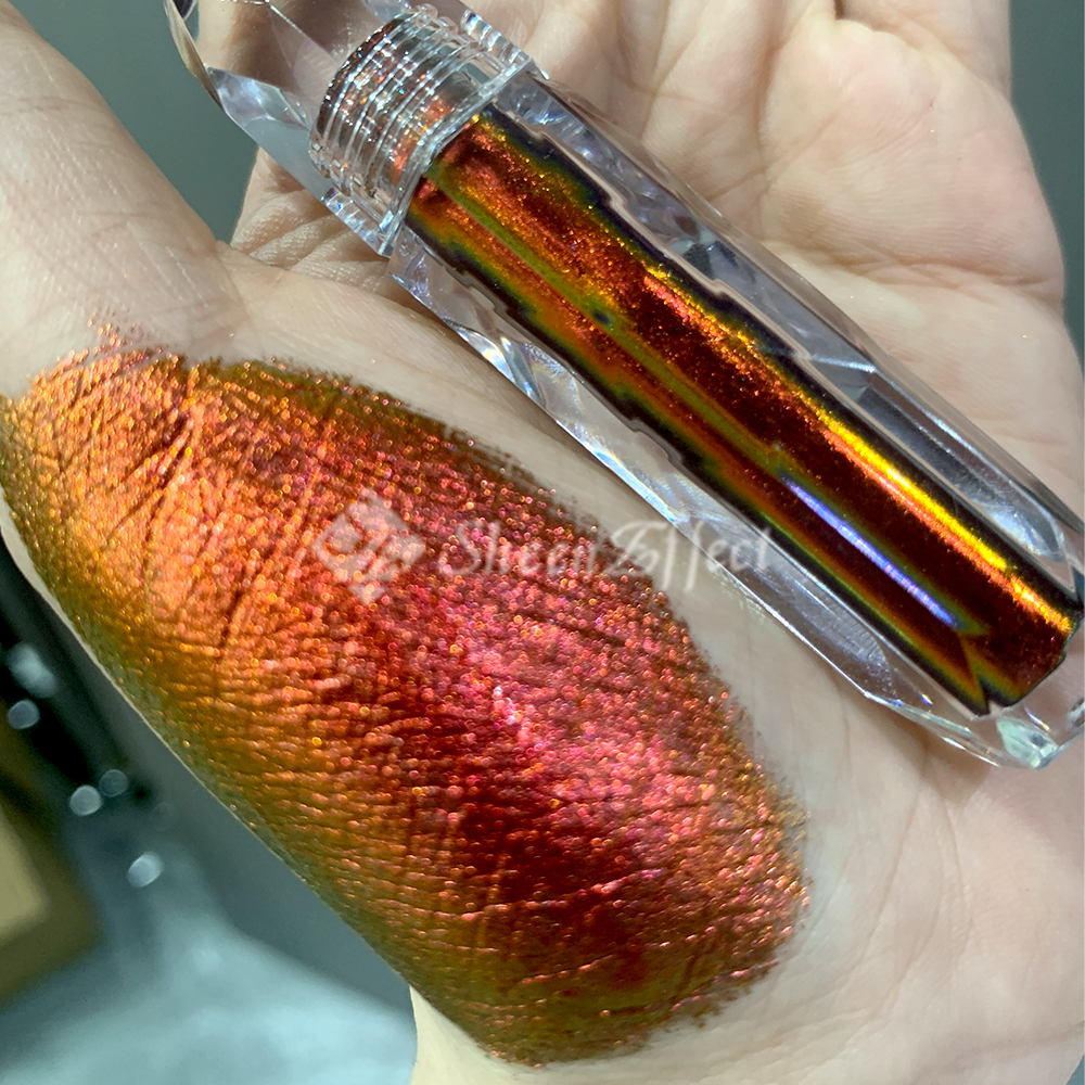 Chameleon Liquid Eyeshadow – Black-to-Red Color Shift, 18H Crease-Proof Metallic Finish